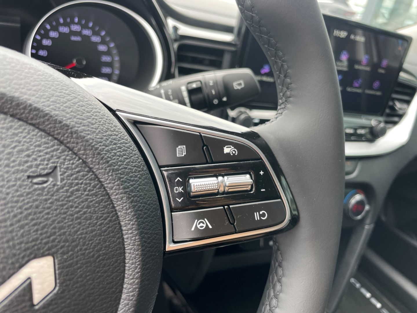 Fahrzeugabbildung Kia Ceed Ultimate LED totWinkAss Kamera Spurhalteass