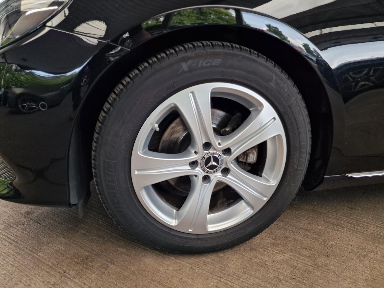 Mercedes-Benz E 220d Lim. AVANTGARDE Teilleder/Kamera/LED