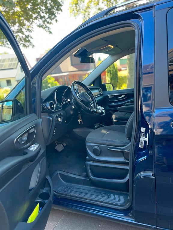 Mercedes-Benz V 220