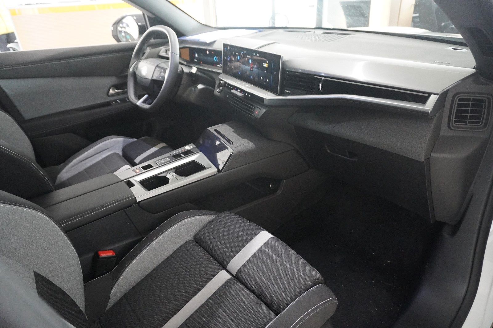 Fahrzeugabbildung Opel Grandland 1.2 48V HYBRID EDIT. NAVI/LED/KAMERA