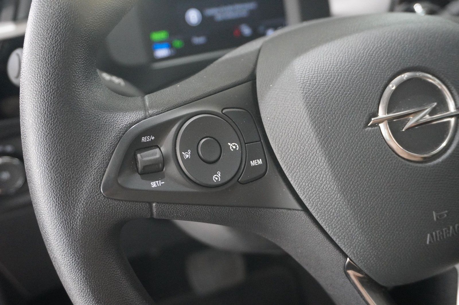 Fahrzeugabbildung Opel Corsa-e F EDITION 7KW NAVI/VIRT/TEMP/DAB/WÄRMEP.