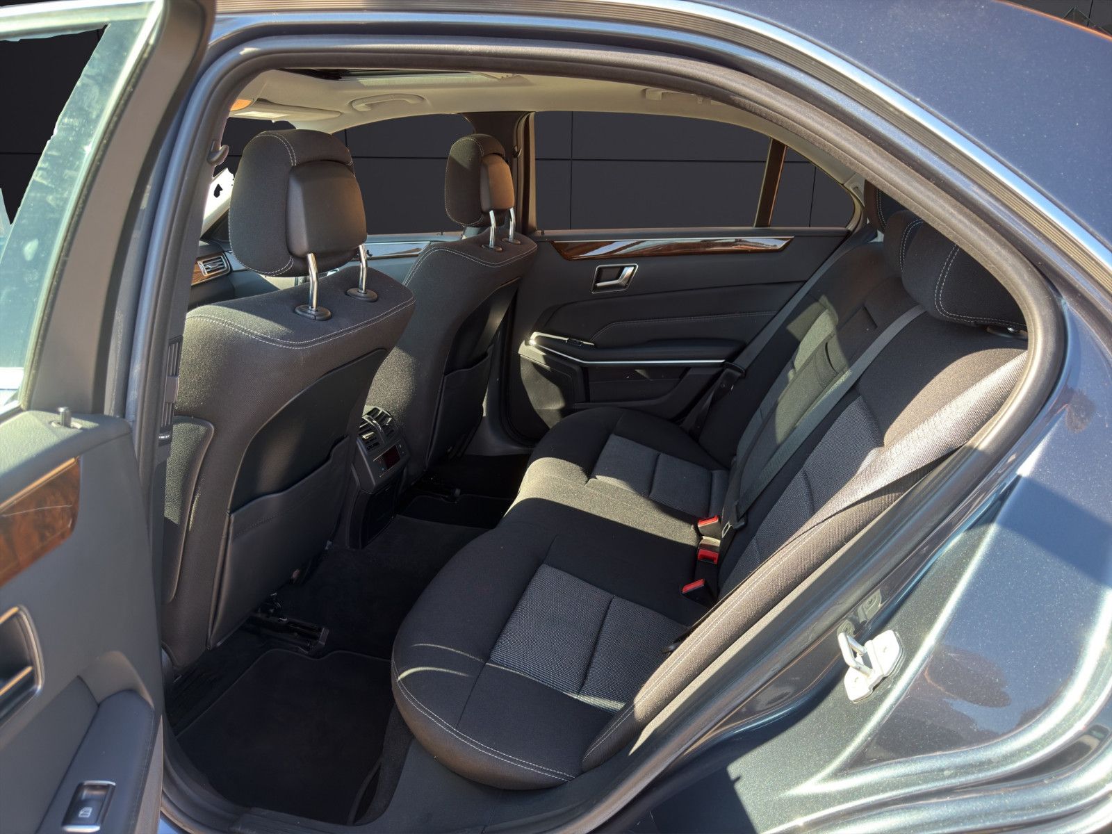 Fahrzeugabbildung Mercedes-Benz E 350 Limousine/2.Hand/Scheckheft/Top/360gKamer