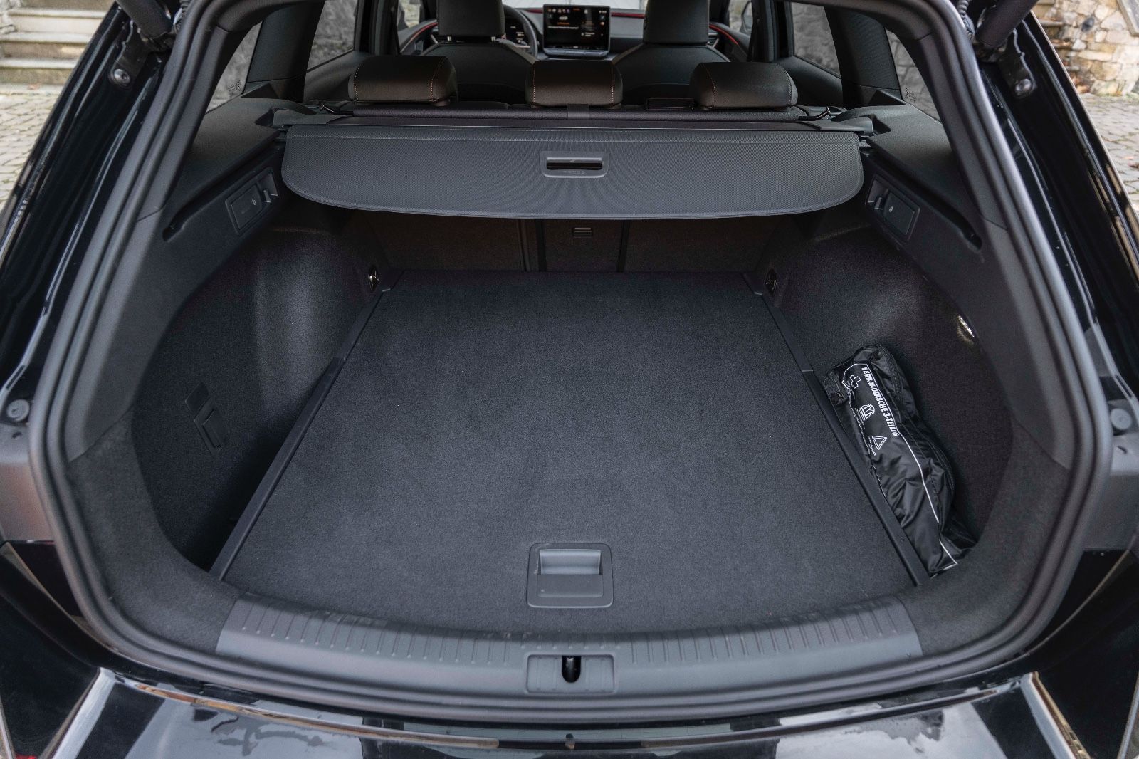 Fahrzeugabbildung CUPRA Leon Sportstourer 1.5 eTSI ACC LED TOTW CARPLAY