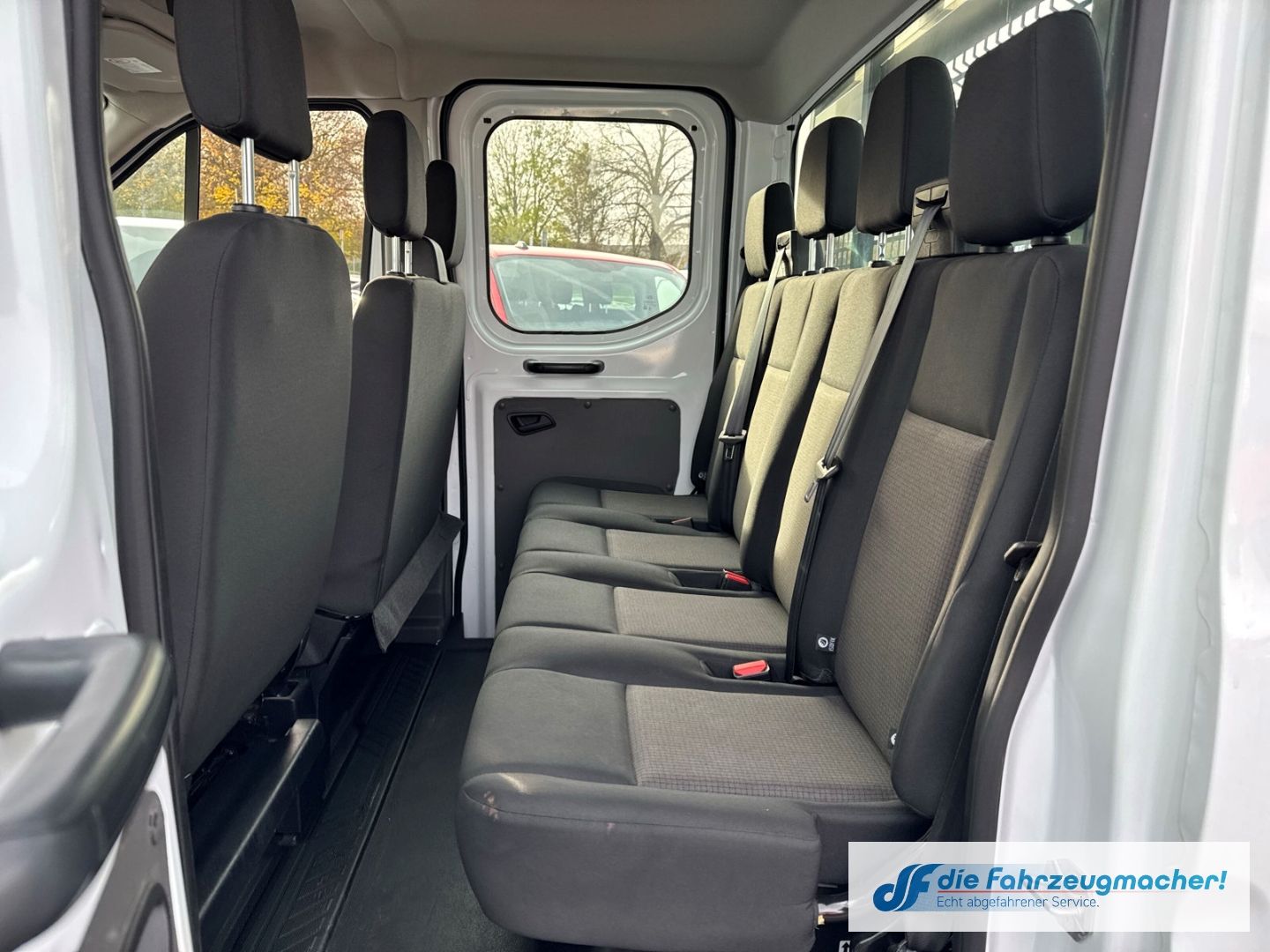 Fahrzeugabbildung Ford Transit Pritsche 350 L2 Doppelkabine Basis AHK D