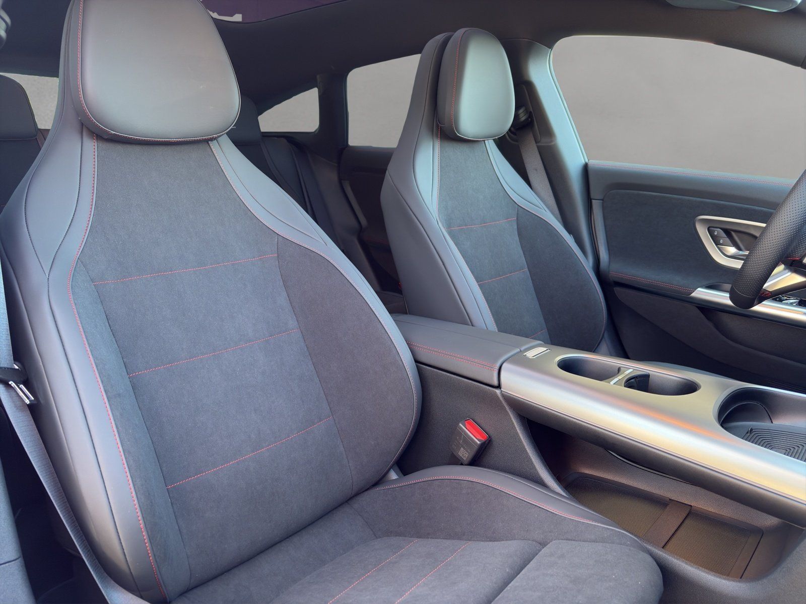 Fahrzeugabbildung Mercedes-Benz CLA 350 4M EQ AMG Plus Burm3D KeyGo DISTRO AHK