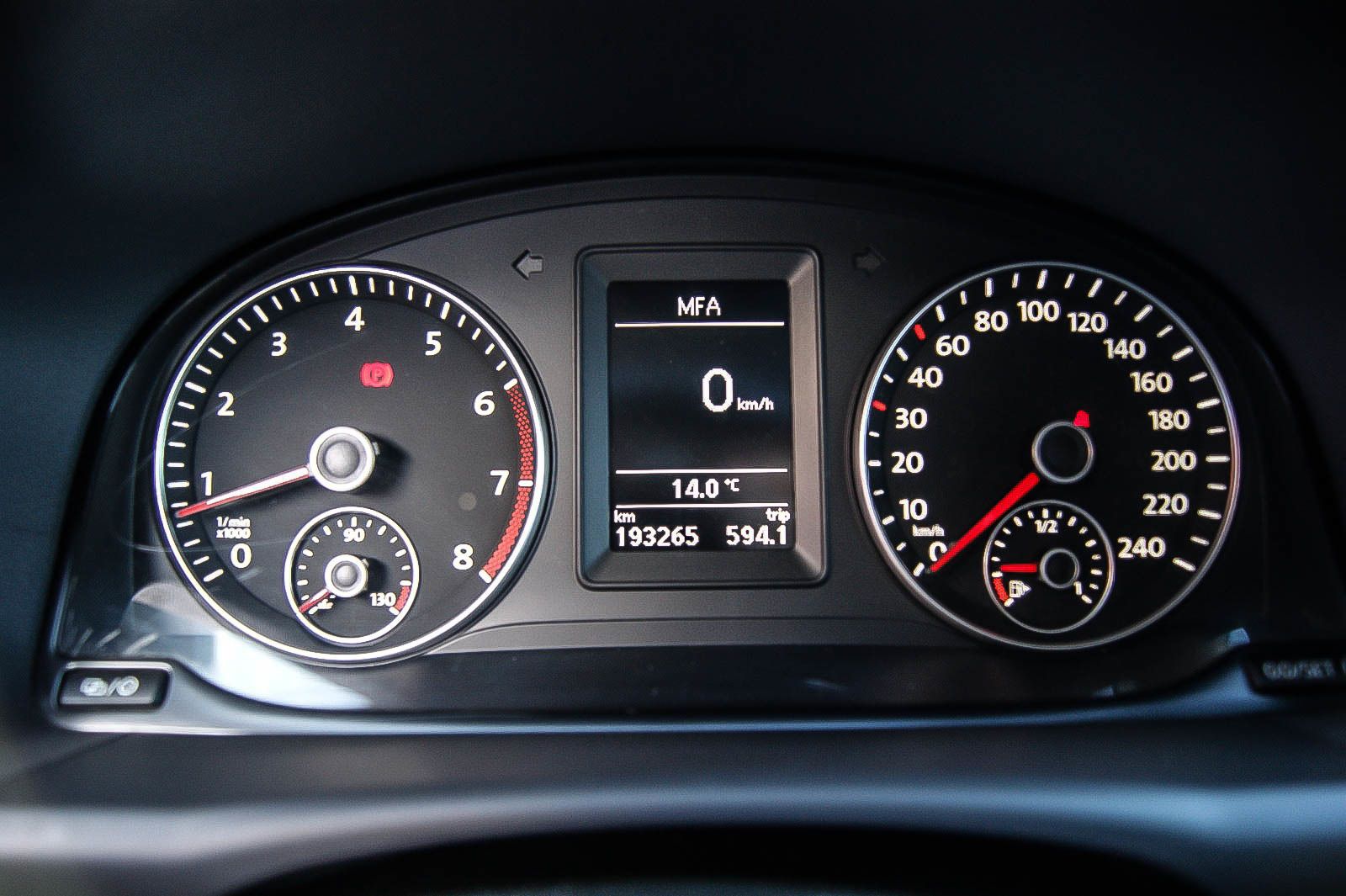 Fahrzeugabbildung Volkswagen Touran 1.4 TSI PARKLENKASSISTENT WINTER 1.HAND