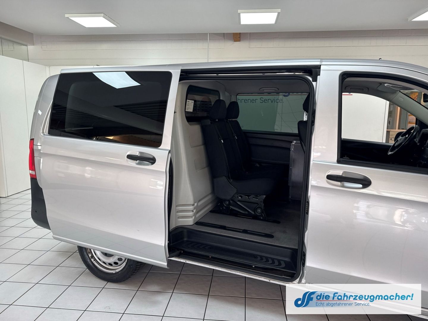 Fahrzeugabbildung Mercedes-Benz Vito Mixto 119CDI 4x4 lang Navi Digitales Cockpi