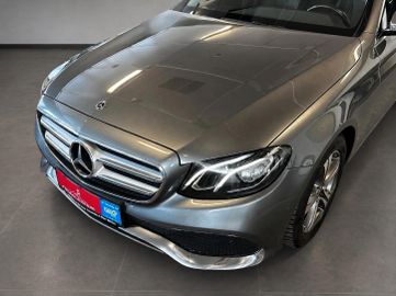 Mercedes E 200 - 4