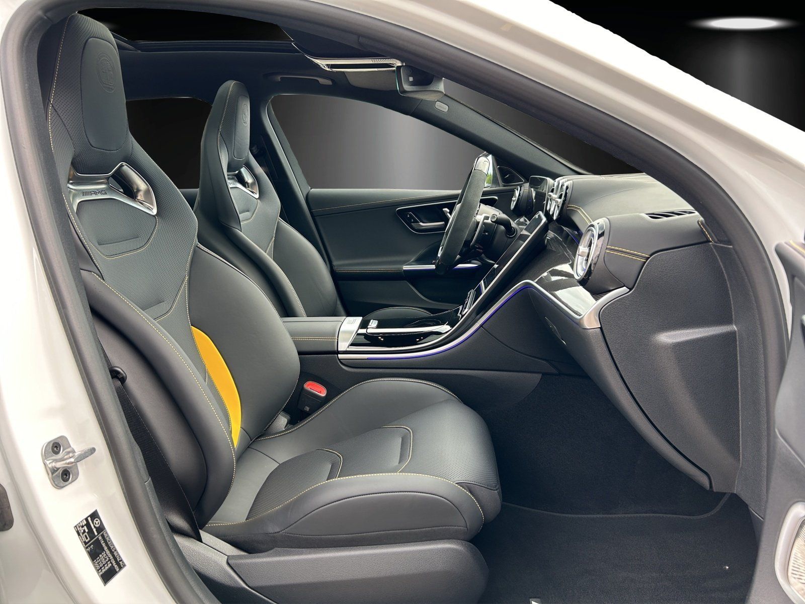 Fahrzeugabbildung Mercedes-Benz C63SE T €144.835-Perf.Sitz DISTRO AERO Pano Memo