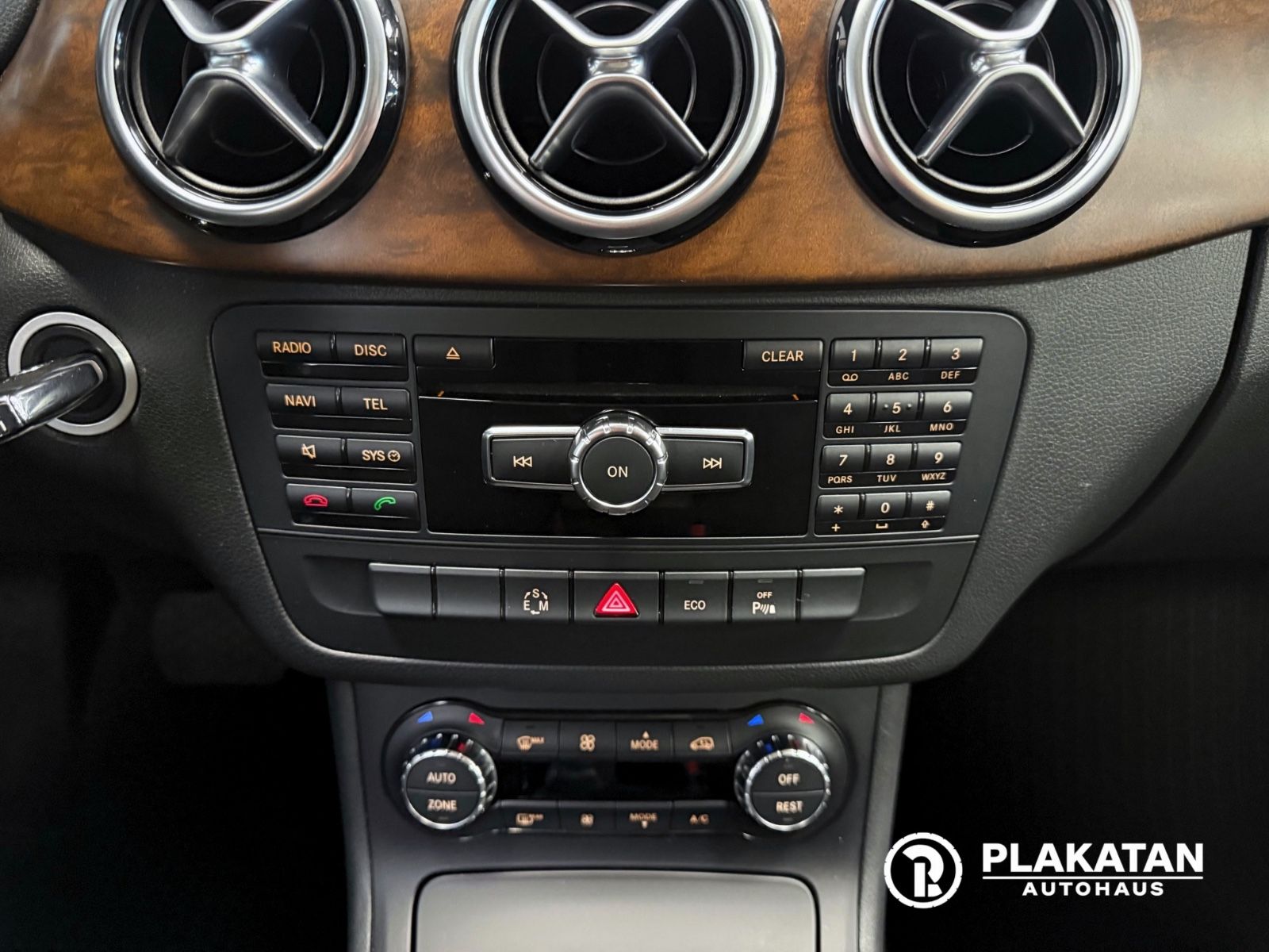 Fahrzeugabbildung Mercedes-Benz B 200 Navi Bi-Xenon Tempomat 1Hand