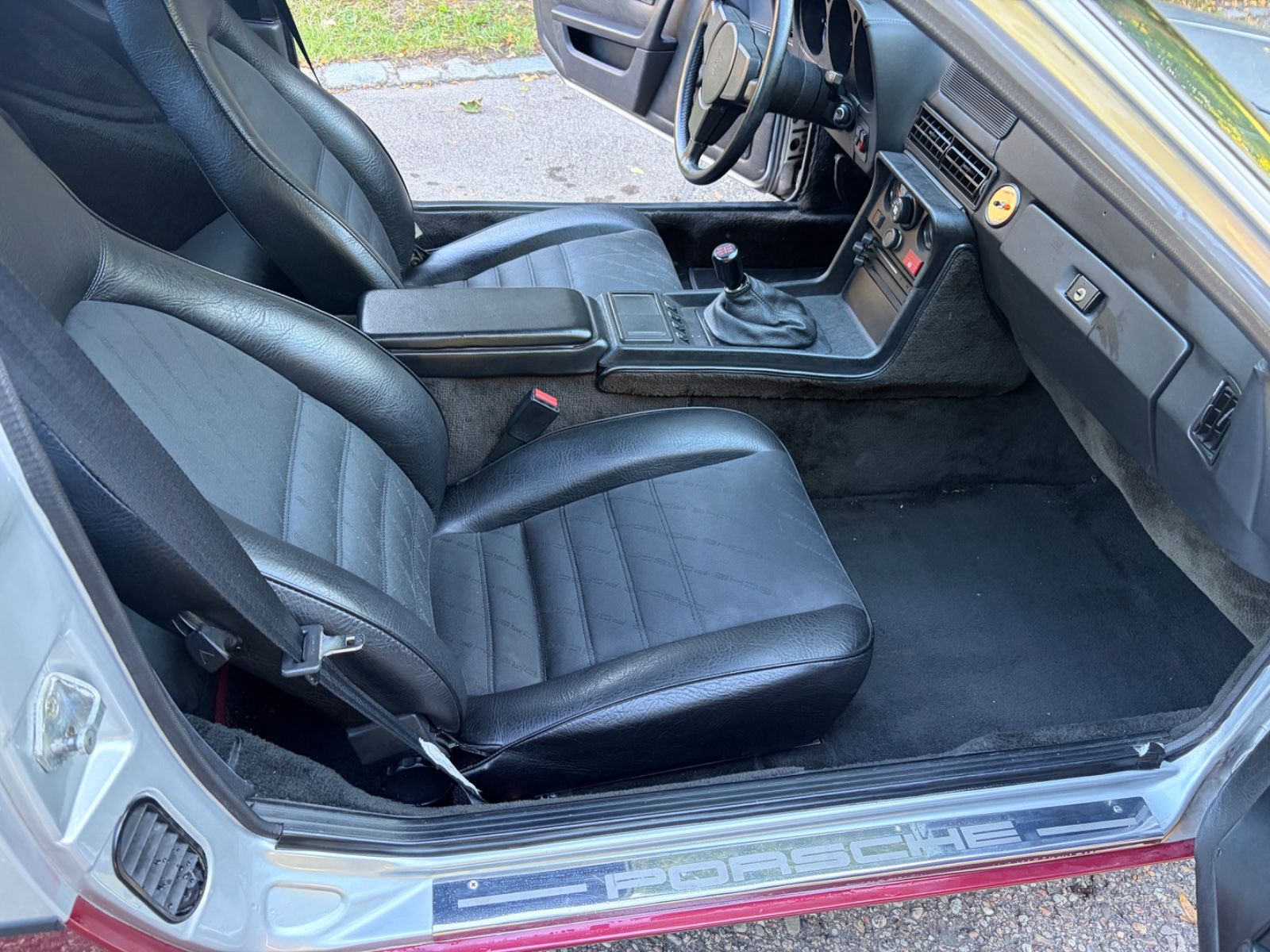 PORSCHE 924 15