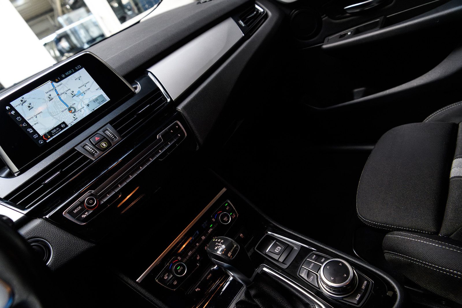 Fahrzeugabbildung BMW 2er Active Tourer 225 xe Advantage Kamera 165kw