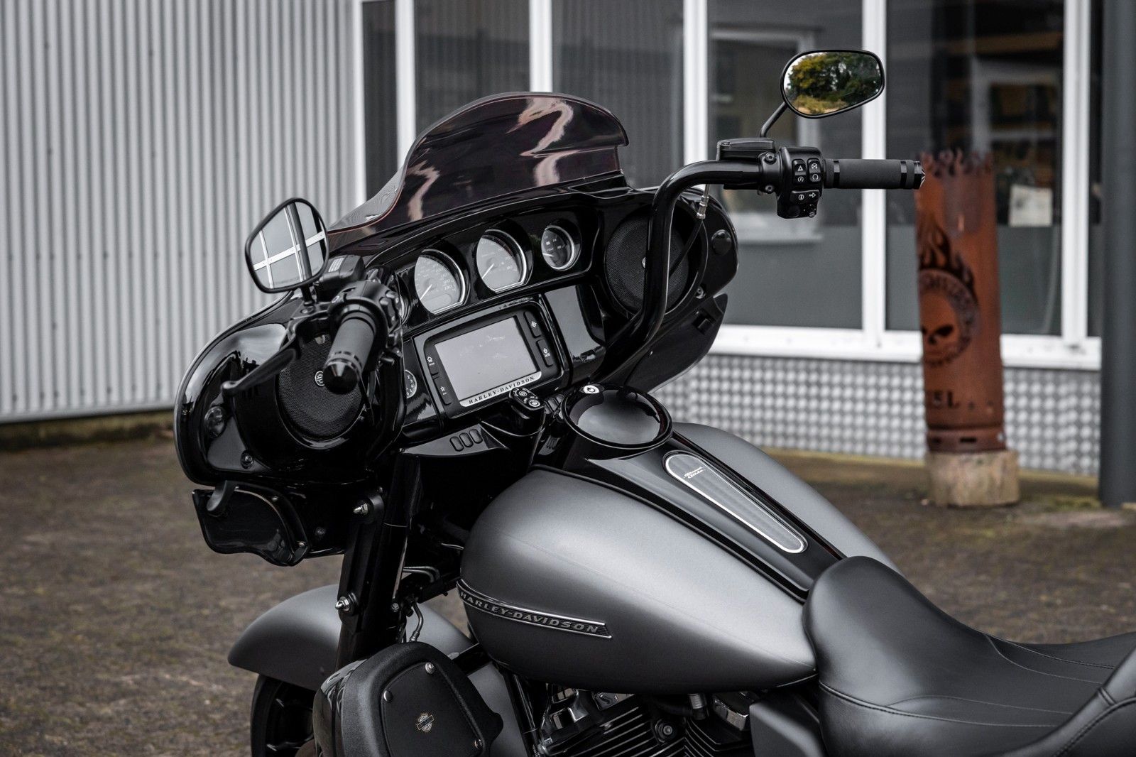 Fahrzeugabbildung Harley-Davidson FLHXS Street Glide 107 Cui - Screaming Eagle APE
