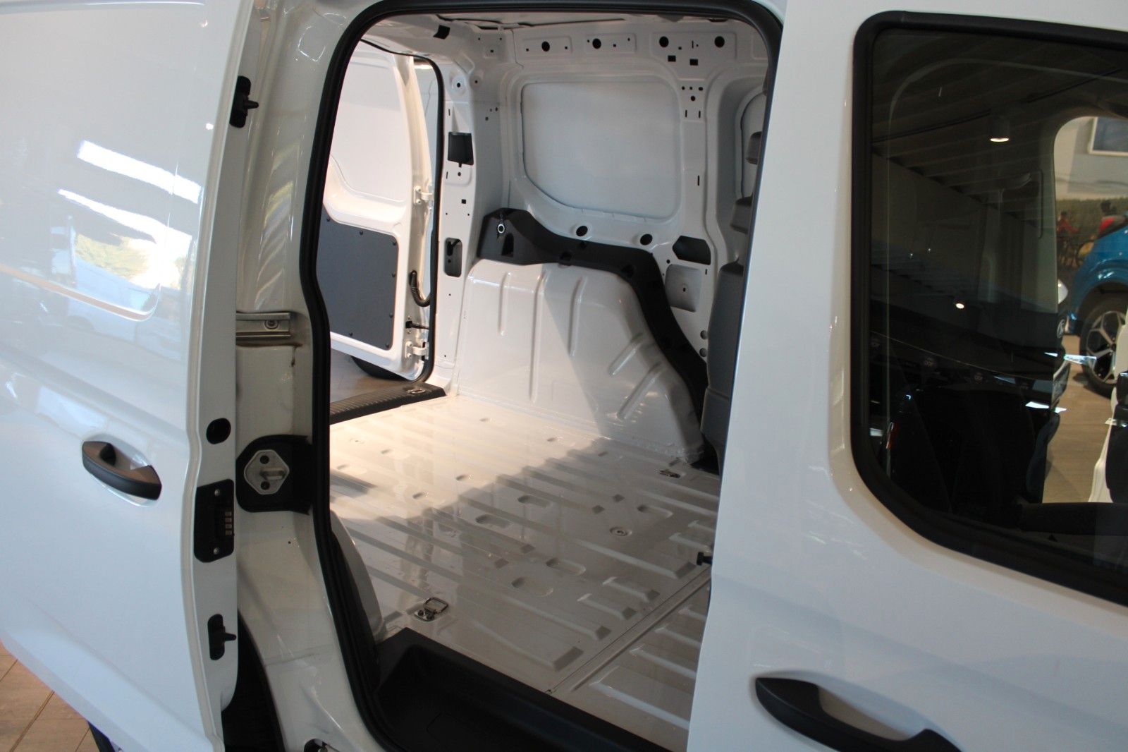 Fahrzeugabbildung Ford Transit Connect TREND L1 AHK NAVI IACC uvm.