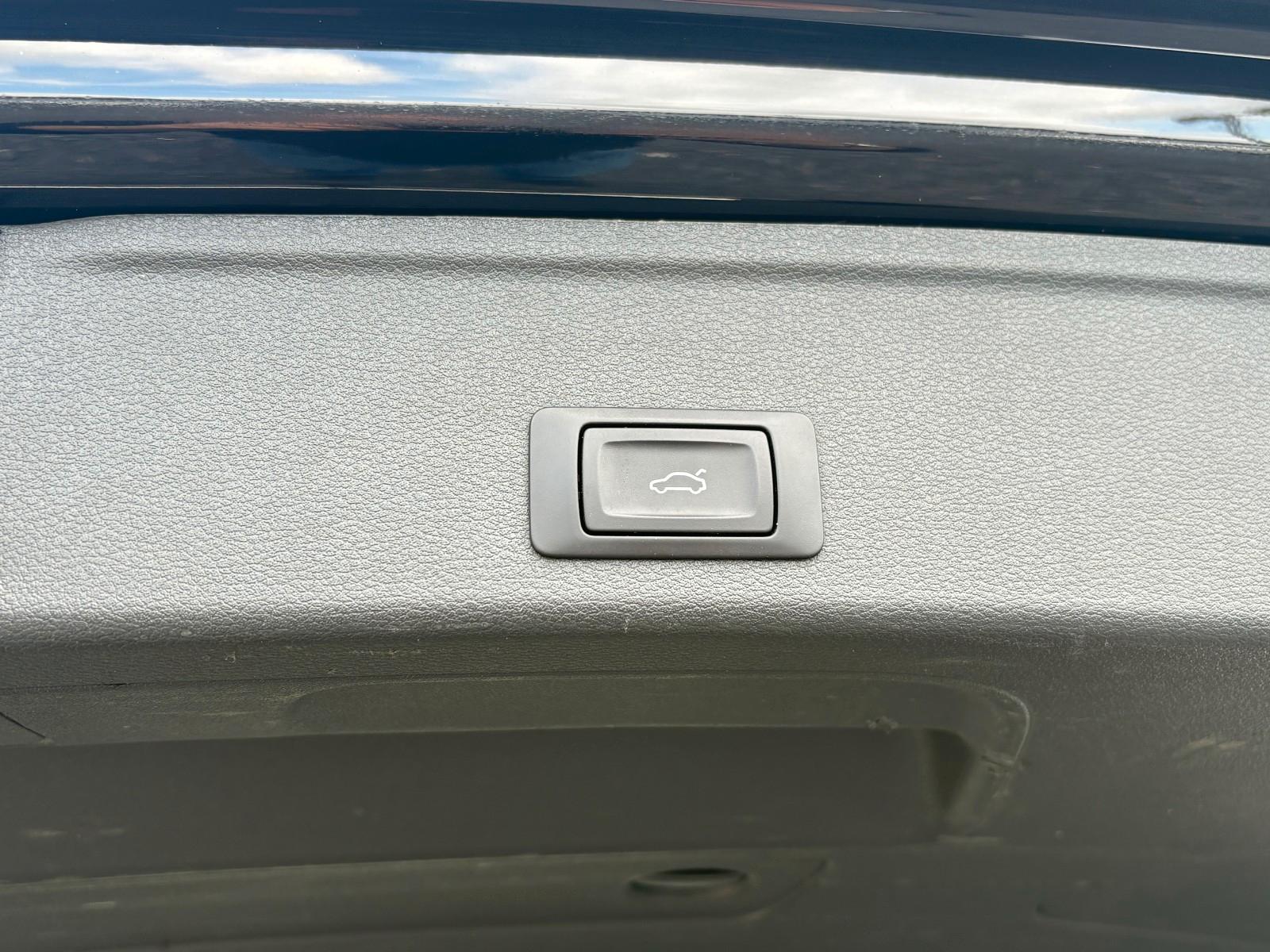 Audi A4 2.0 TDI quattro Aut Navi Leder Xenon AHK SPOR
