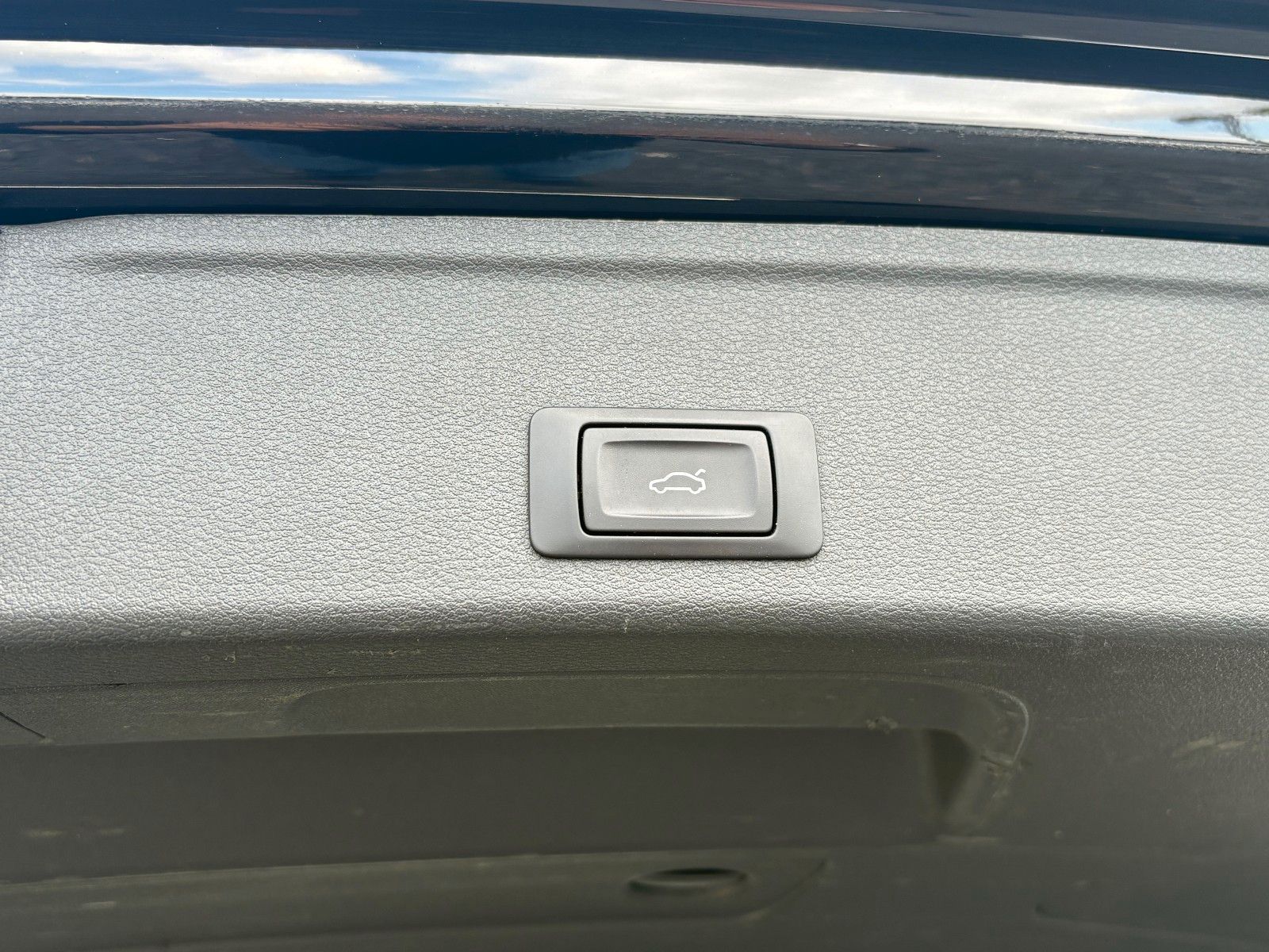 Fahrzeugabbildung Audi A4 2.0 TDI quattro Aut Navi Leder Xenon AHK SPOR