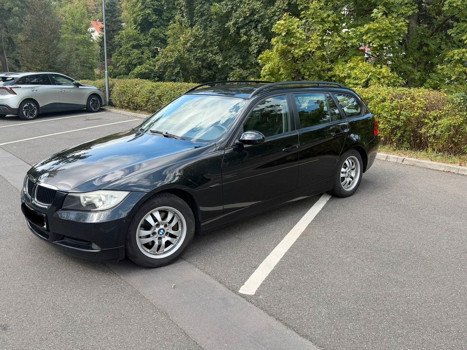 BMW 318 2007 — rear view