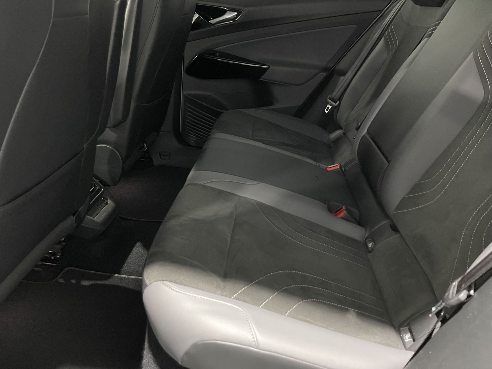 Fahrzeugabbildung Volkswagen ID.4 Pro Performance 150 kW*AHK*LED-Matrix*Kam*