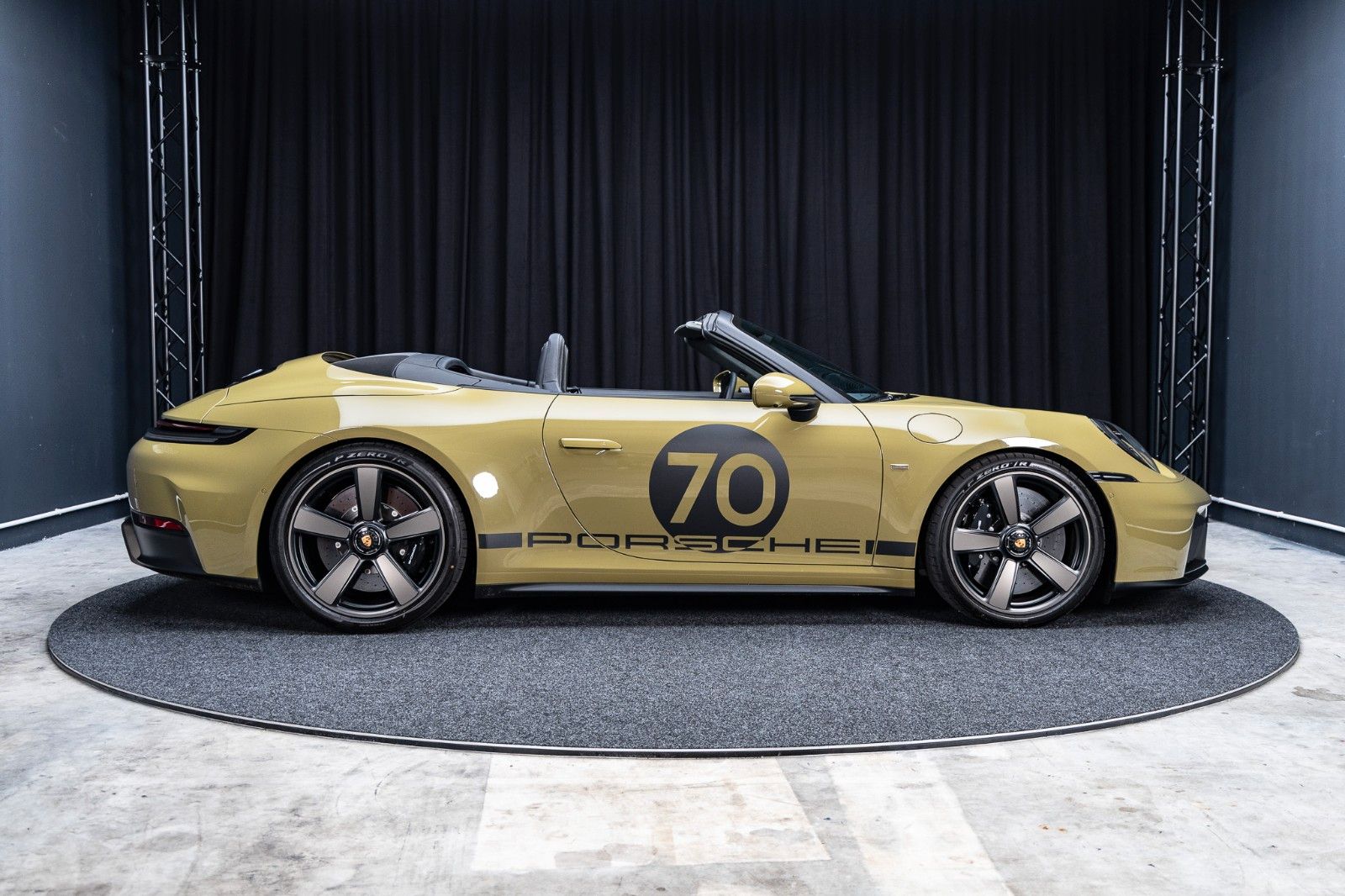 Fahrzeugabbildung Porsche 992.2 GTS Cabrio Spirit 70 + PCCB + Burmester
