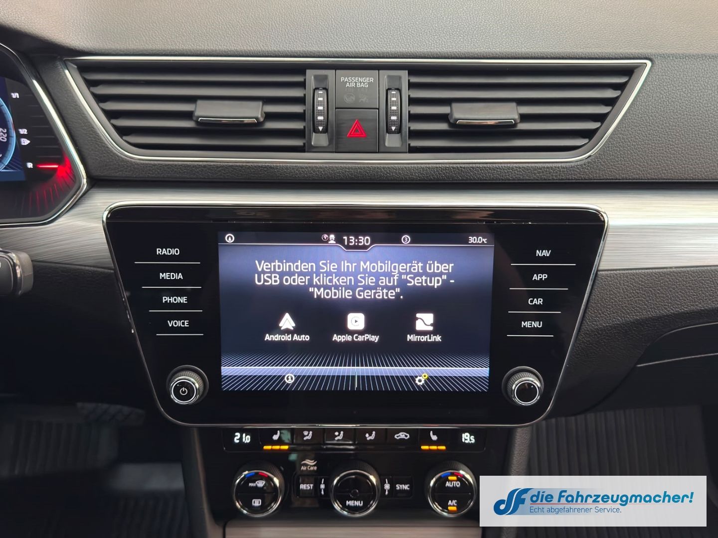 Fahrzeugabbildung SKODA Superb Combi Ambition Digitales Cockpit LED Sper