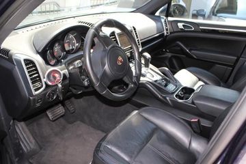 Porsche Cayenne - 9