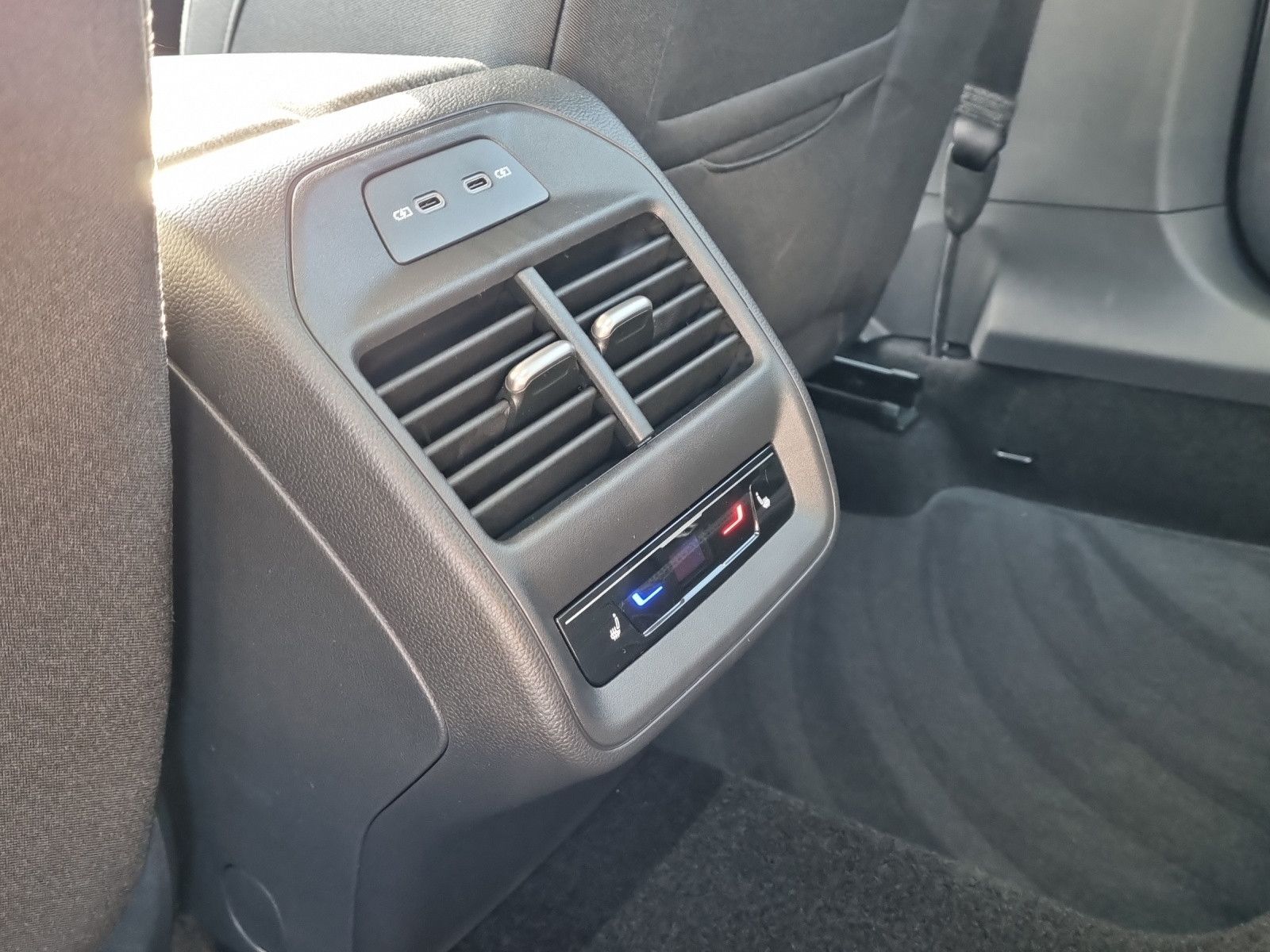 Fahrzeugabbildung SKODA Superb Combi Selection 2,0 TDI 142KW/193PS AHK