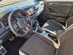 Fahrzeugabbildung Volkswagen T-Roc Sport 1.5 TSI ACT DSG Navi LED PDC RFK