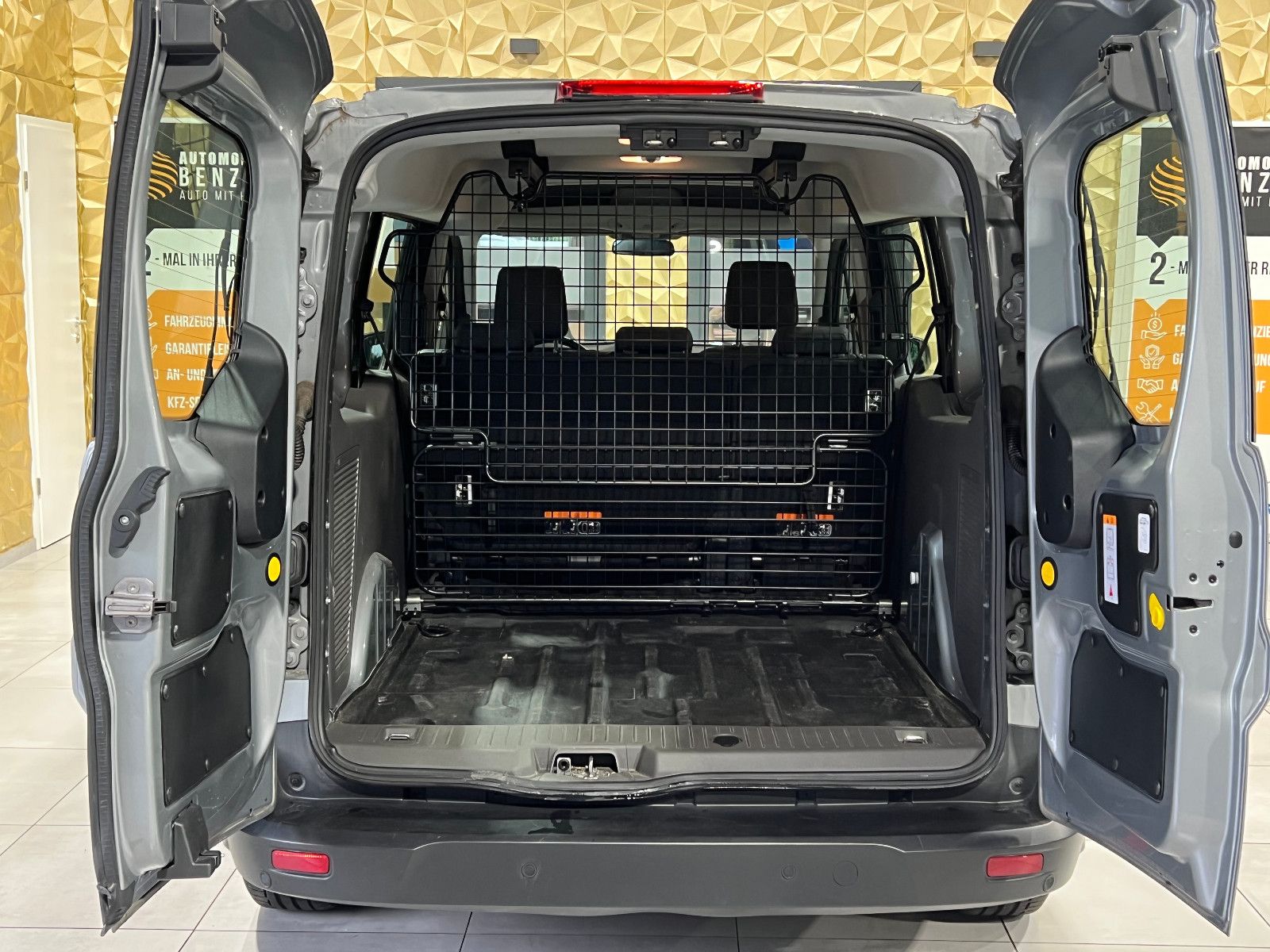 Fahrzeugabbildung Ford Transit Connect Kombi lang//5-SITZER/KLIMA//PDC