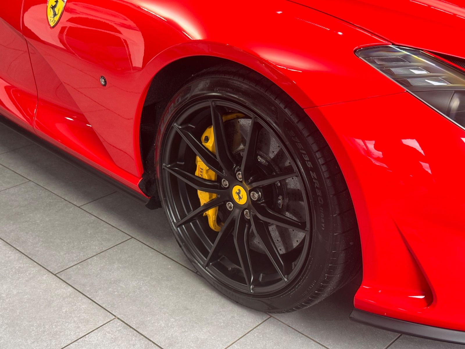 Fahrzeugabbildung Ferrari 812 Superfast|CARBON-SCHALENSITZE|360"KAMERA|ACC