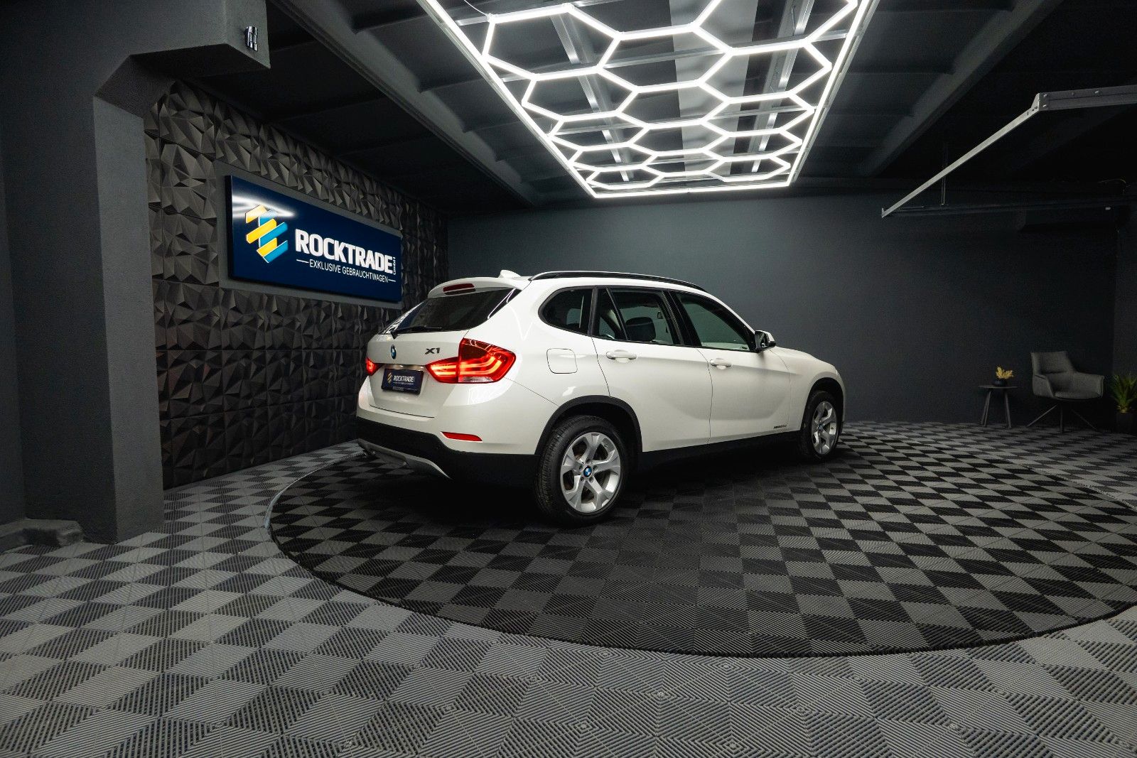 Fahrzeugabbildung BMW X1 xDrive20d Sport Line Autom. Bi-Xenon*Perlmutt
