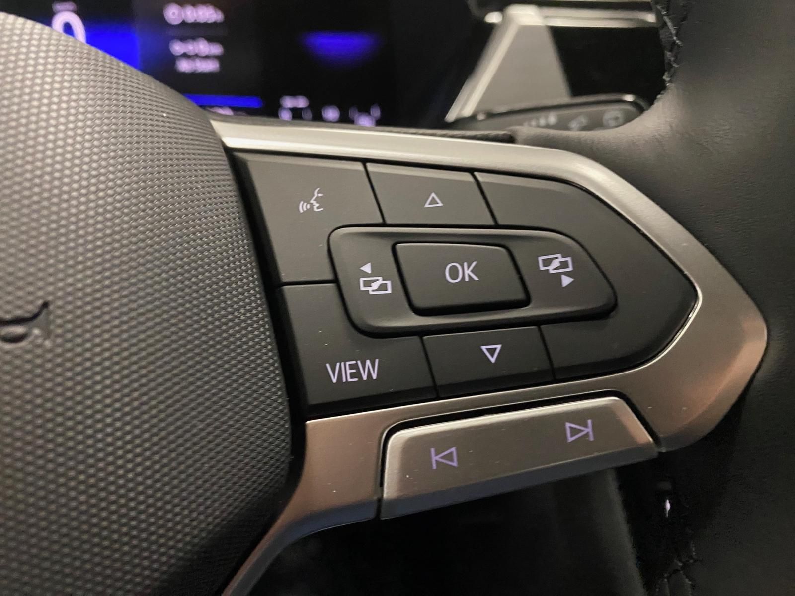 Fahrzeugabbildung Volkswagen Touran 1.5 TSI R-Line COMFORTLINE DSG+ACC+AHK