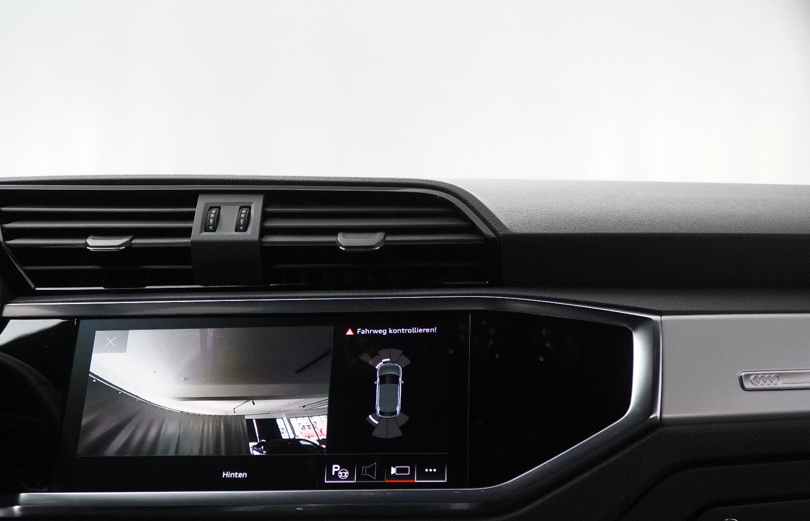 Audi Q3 Sportback Nanograu mit Optik-Paket S Line foto 19