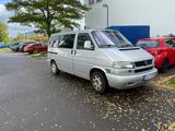 Volkswagen T4 Caravelle 2,5-l-Diesel TDI 75kW Automatik... - silberne Volkswagen T4 Caravelle