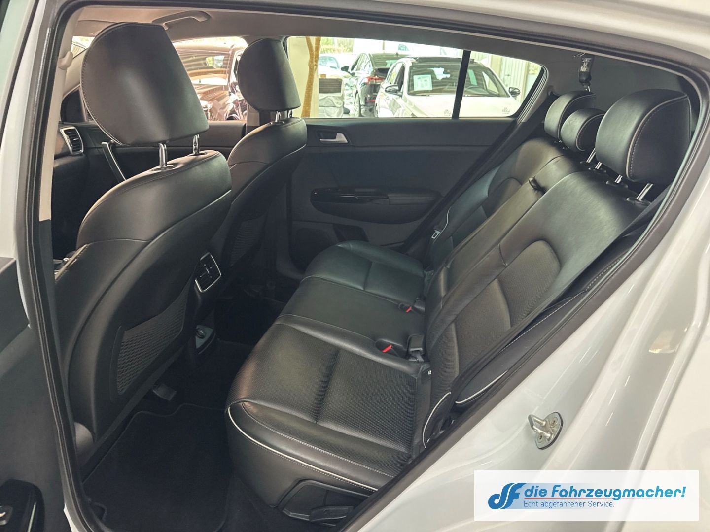 Fahrzeugabbildung Kia Sportage Dream Team 2WD Navi Leder Soundsystem M