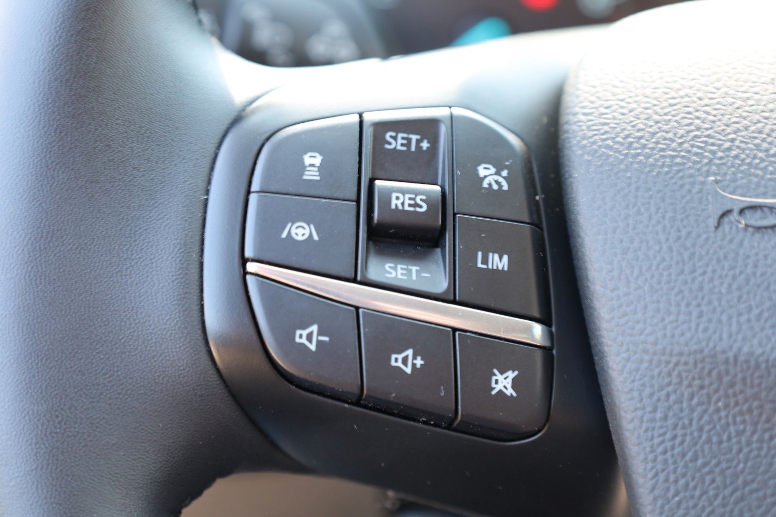Fahrzeugabbildung Ford Focus Turnier 1,5 Turbo Active *LED *Tech-Paket