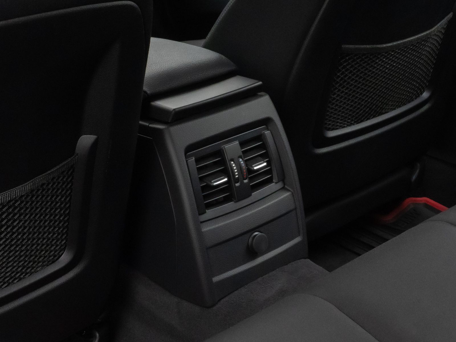 Fahrzeugabbildung BMW 320i Sport Line PDC Xenon AHK Geschwindigkeitsre