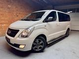 Hyundai H-1 Travel Trend 2.5CRDi+NAV+KAMERA+8-SITZER+AHK - : Van, Travel