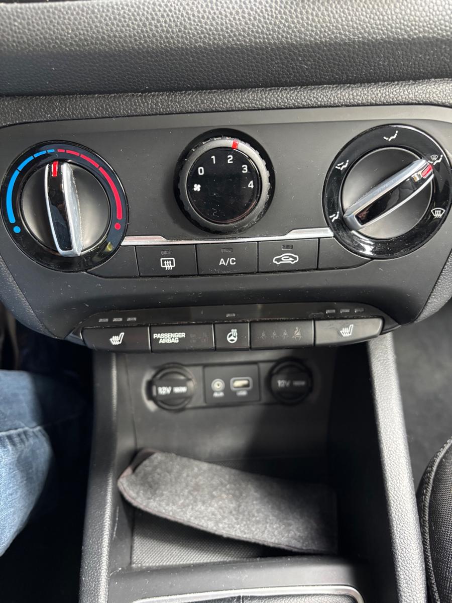 Hyundai i20 2015 — photo 13