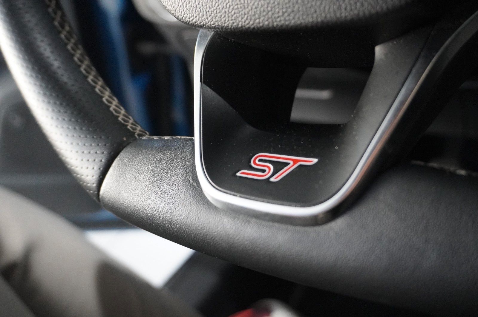 Fahrzeugabbildung Ford Focus Lim. ST 2.3 ECOBOOST NAVI/LED/SH/SPORT/B&O