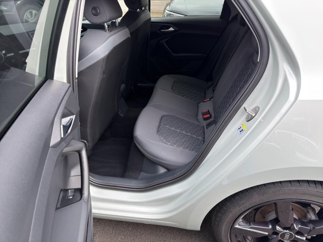 Fahrzeugabbildung Audi A1 Sportback advanced 30 TFSI S tronic Optik Plu