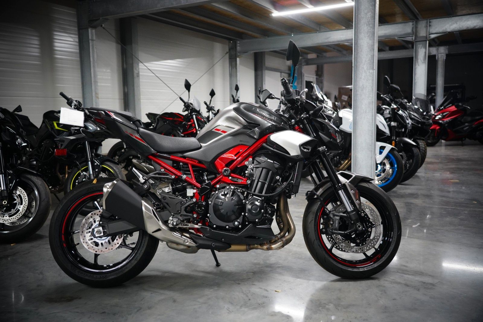 Fahrzeugabbildung Kawasaki Z900 2025 4 Jahre Garantie 70KW