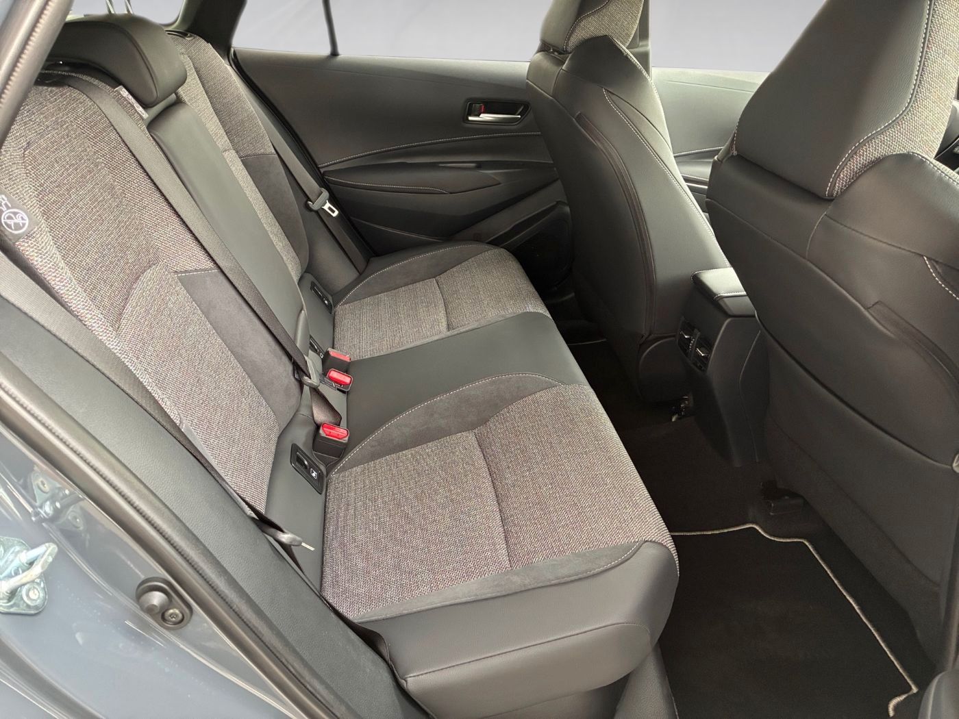 Fahrzeugabbildung Toyota Corolla TS Teamplayer 2.0-l-Hybrid KAMERA LED AC