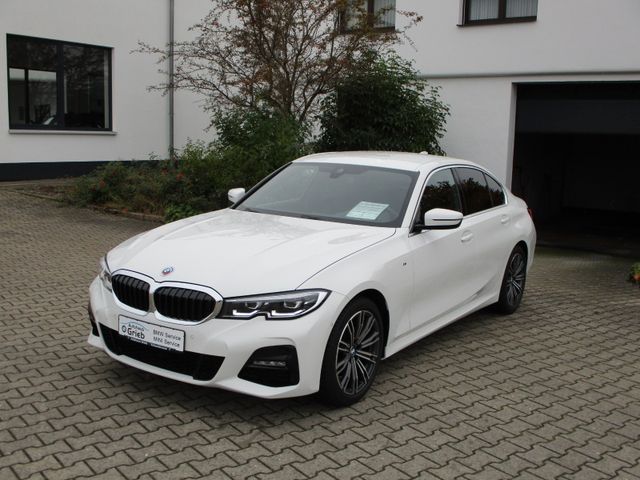 BMW 320i xDrive 50 Jahre M Sport Driving Assistant