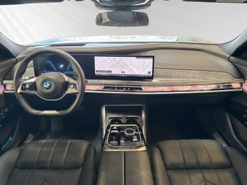 BMW 750 - 11