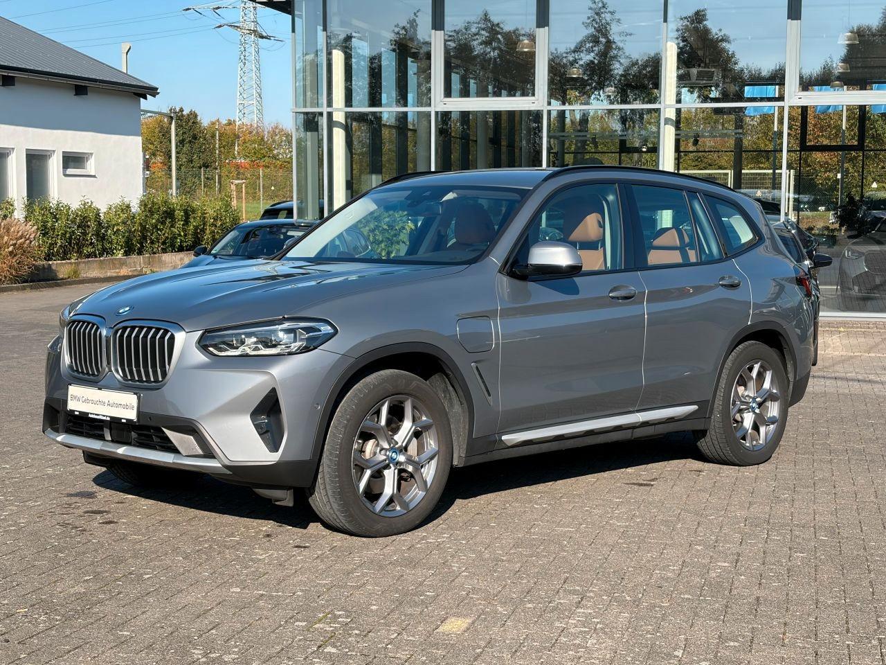 BMW X3 xDrive 30 e / AHK schwenkbar / DAB / WLAN