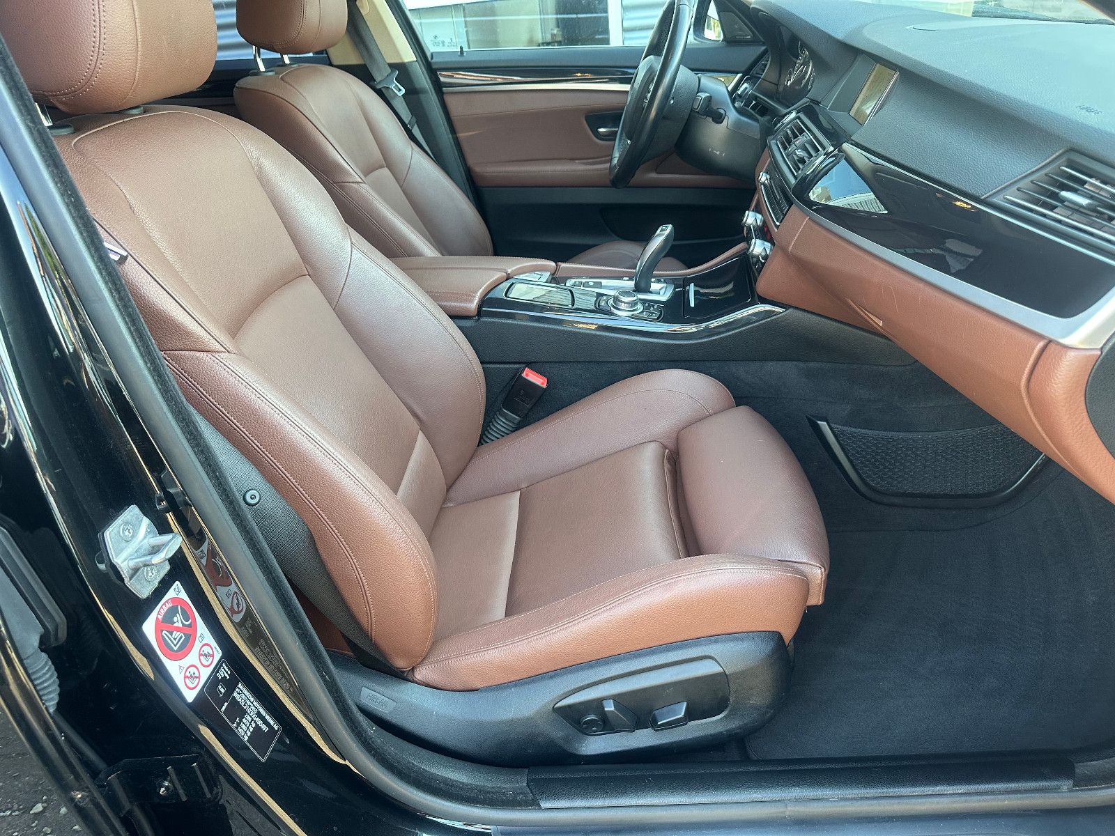 Fahrzeugabbildung BMW 520 d TOURING*HEAD-UP+LEDER-BRAUN*