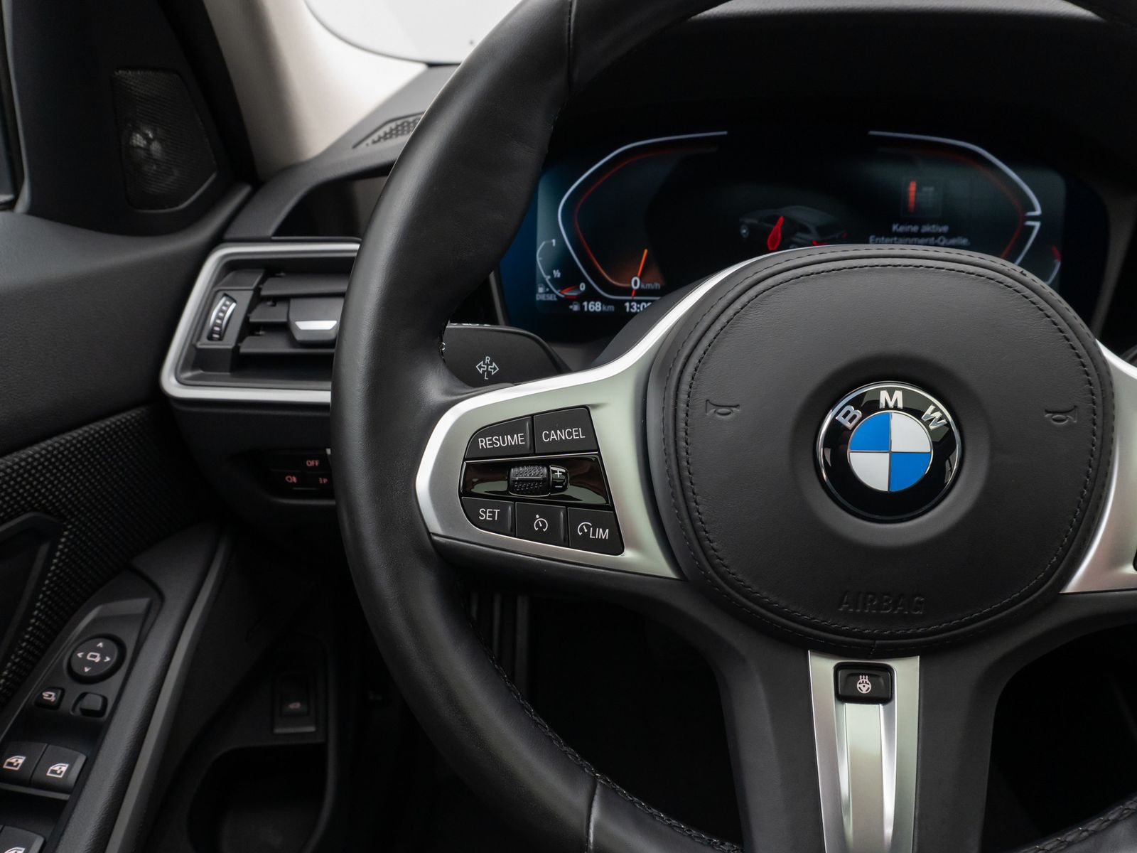 Fahrzeugabbildung BMW 320d  xD Panorama Kamera HUD DAB H/K Lenkradhzg