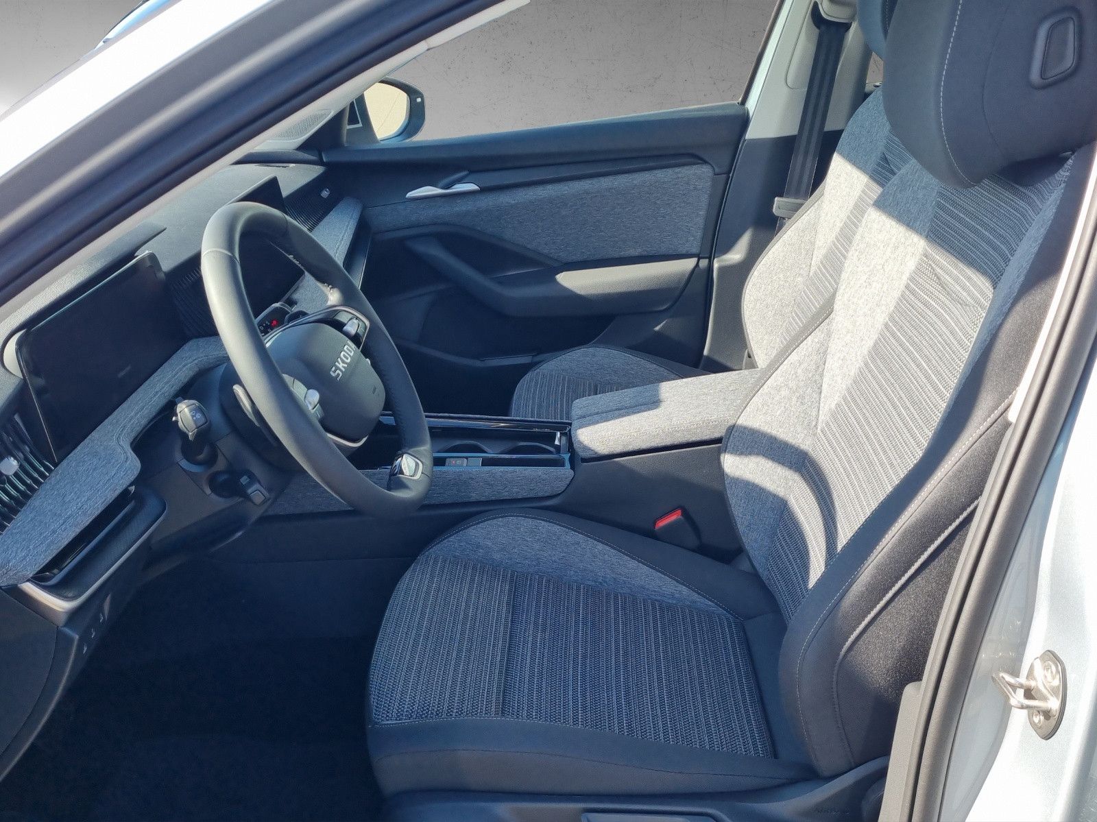 Fahrzeugabbildung SKODA Superb Combi 2.0TDI Selection AHK LI&SI FAHRASSI