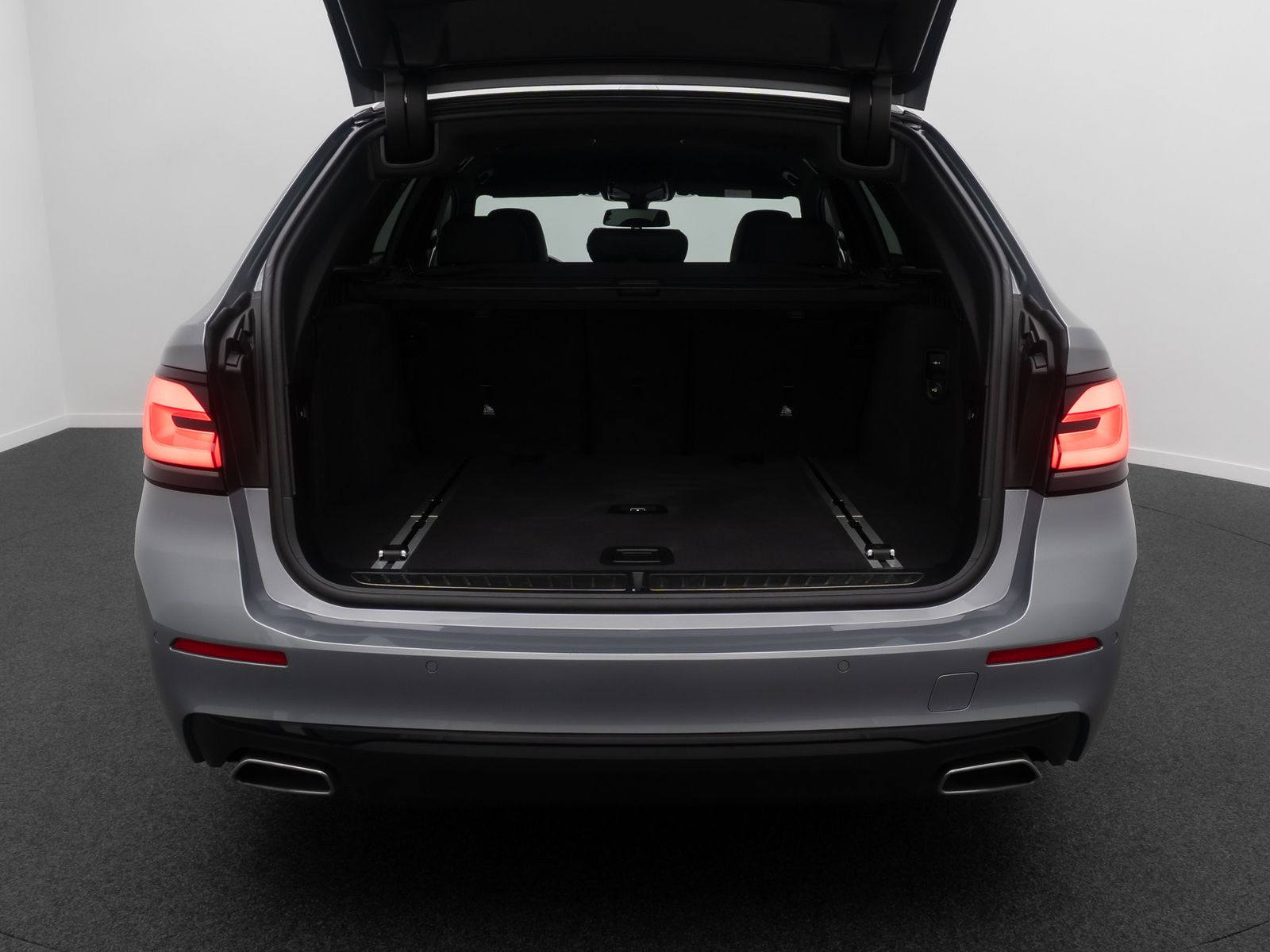 Fahrzeugabbildung BMW 520d xD Kamera HUD DAB AHK Alarm ACC Laser Sport