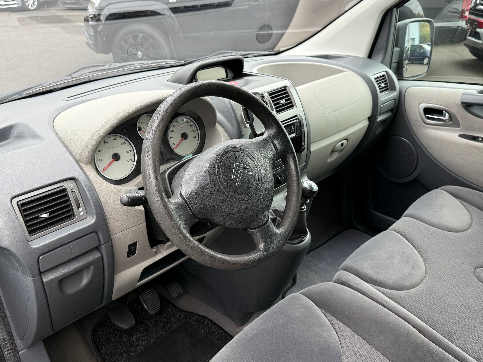 Fahrzeugabbildung Citroën Jumpy HDi 125 FAP Confort L2 9-Sitzer AHK PDC